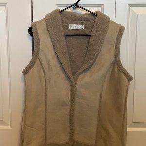 Suede like vest. Great condition. So cute